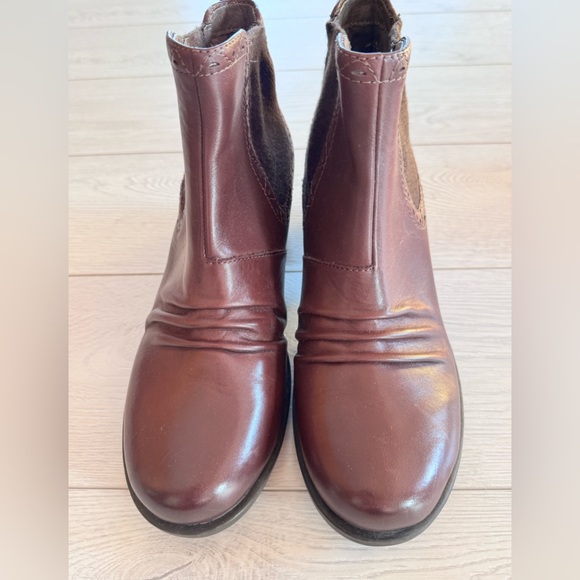 Earth Denali Respect Bootie - Size 8.5M - Hot Maroon - Picture 3 of 14